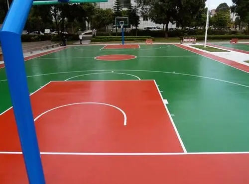 临高球场地面翻新,裂缝修重要性
